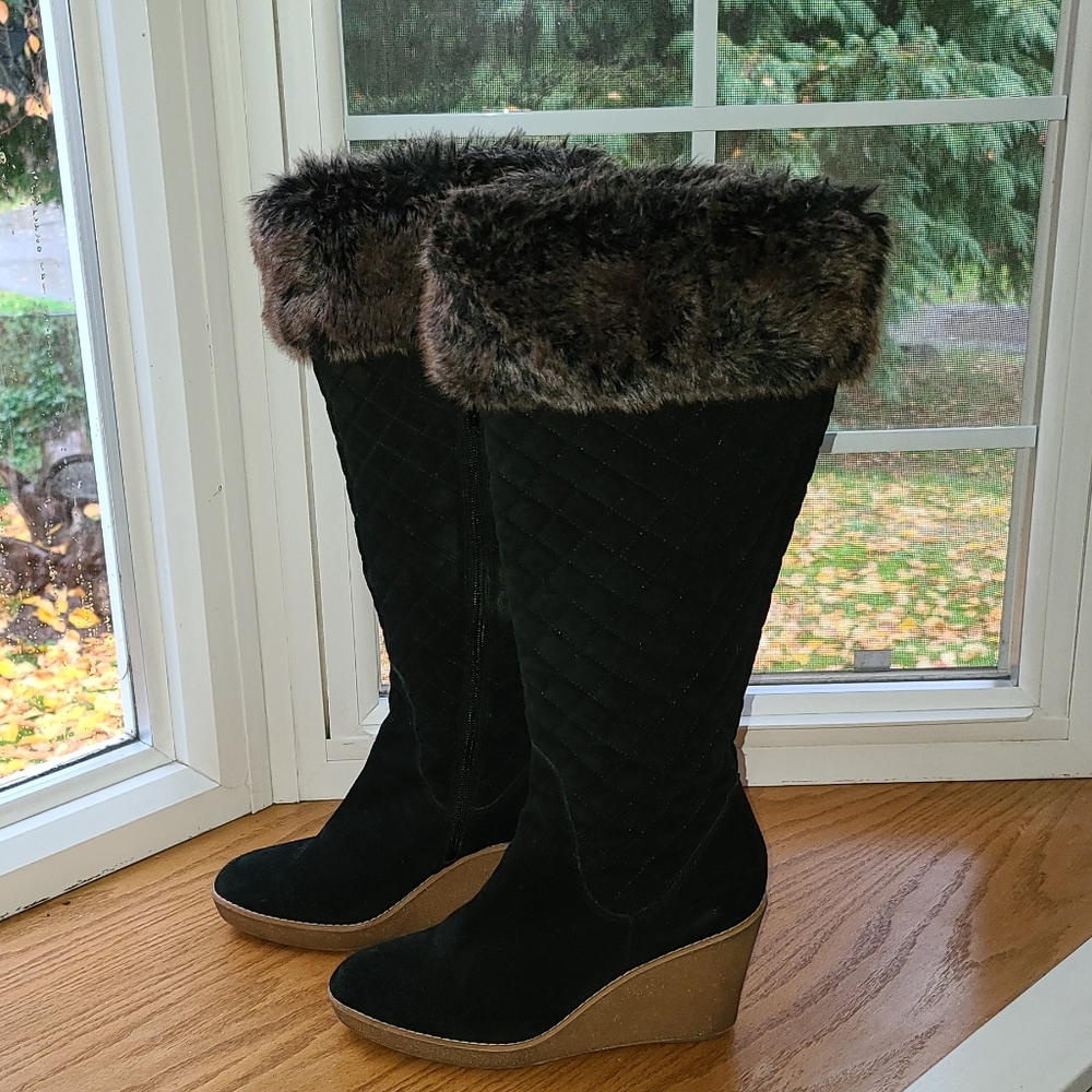 Knee-high black wedge boot